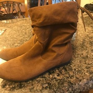 American eagle suede boots